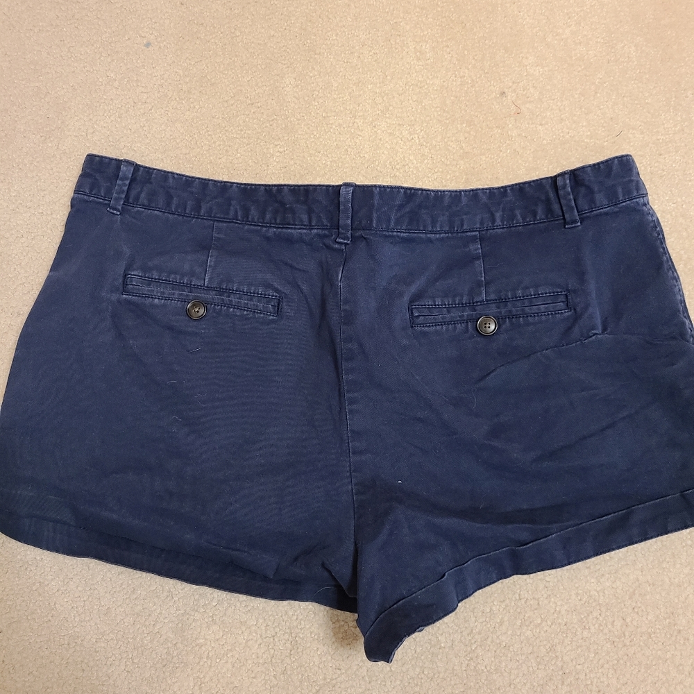 GAP shorts - Picture 3 of 3